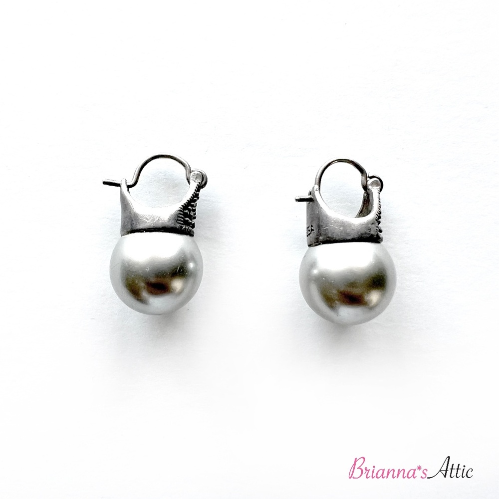 High quality British made sterling silver 925A and Pearl Earring